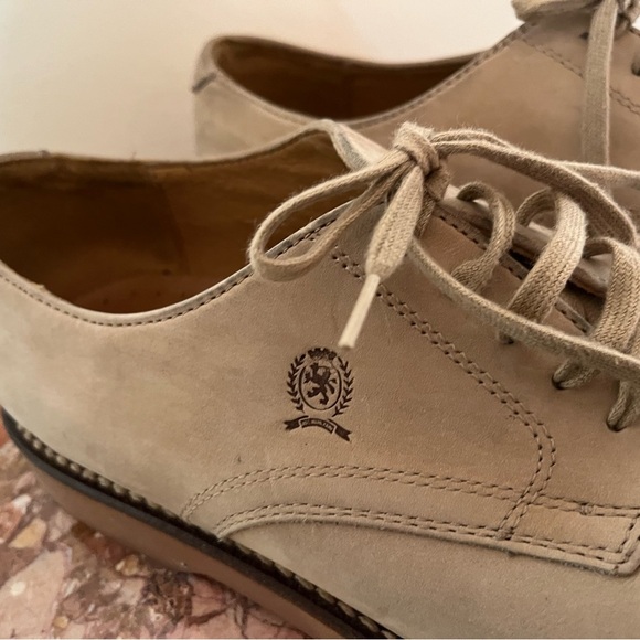 Tommy Hilifingr leather Cream Oxford Shoes with Suede Material and Sturdy Sole - Picture 2 of 8